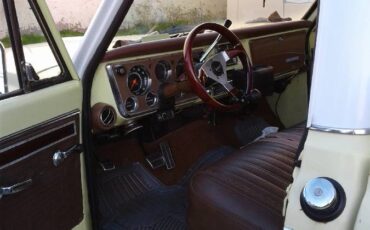 Gmc-2500-v-eight-1971-28