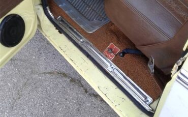 Gmc-2500-v-eight-1971-33