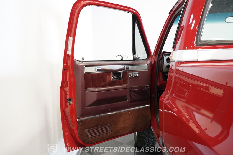 Gmc-Sierra-1985-Red-Burgundy-37
