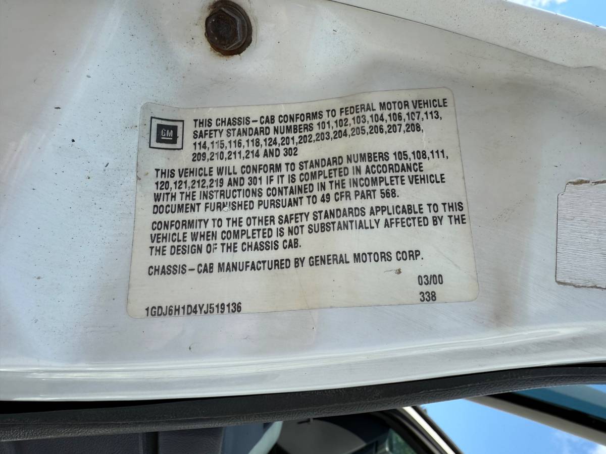 Gmc-c6-6000-medium-duty-conv.-cab-106.75-bbc-2000-white-1