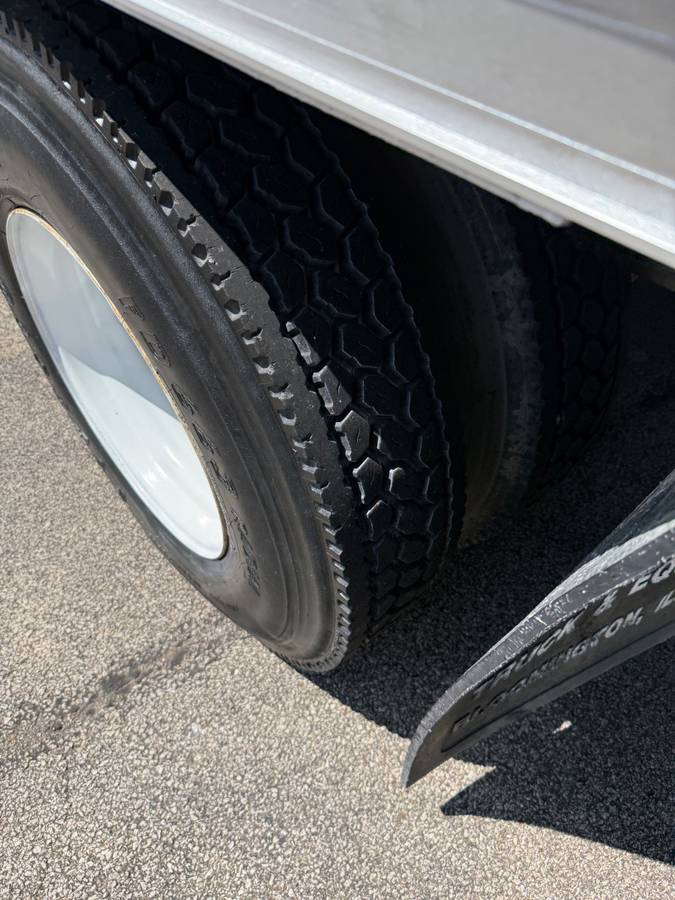 Gmc-c6-6000-medium-duty-conv.-cab-106.75-bbc-2000-white-15