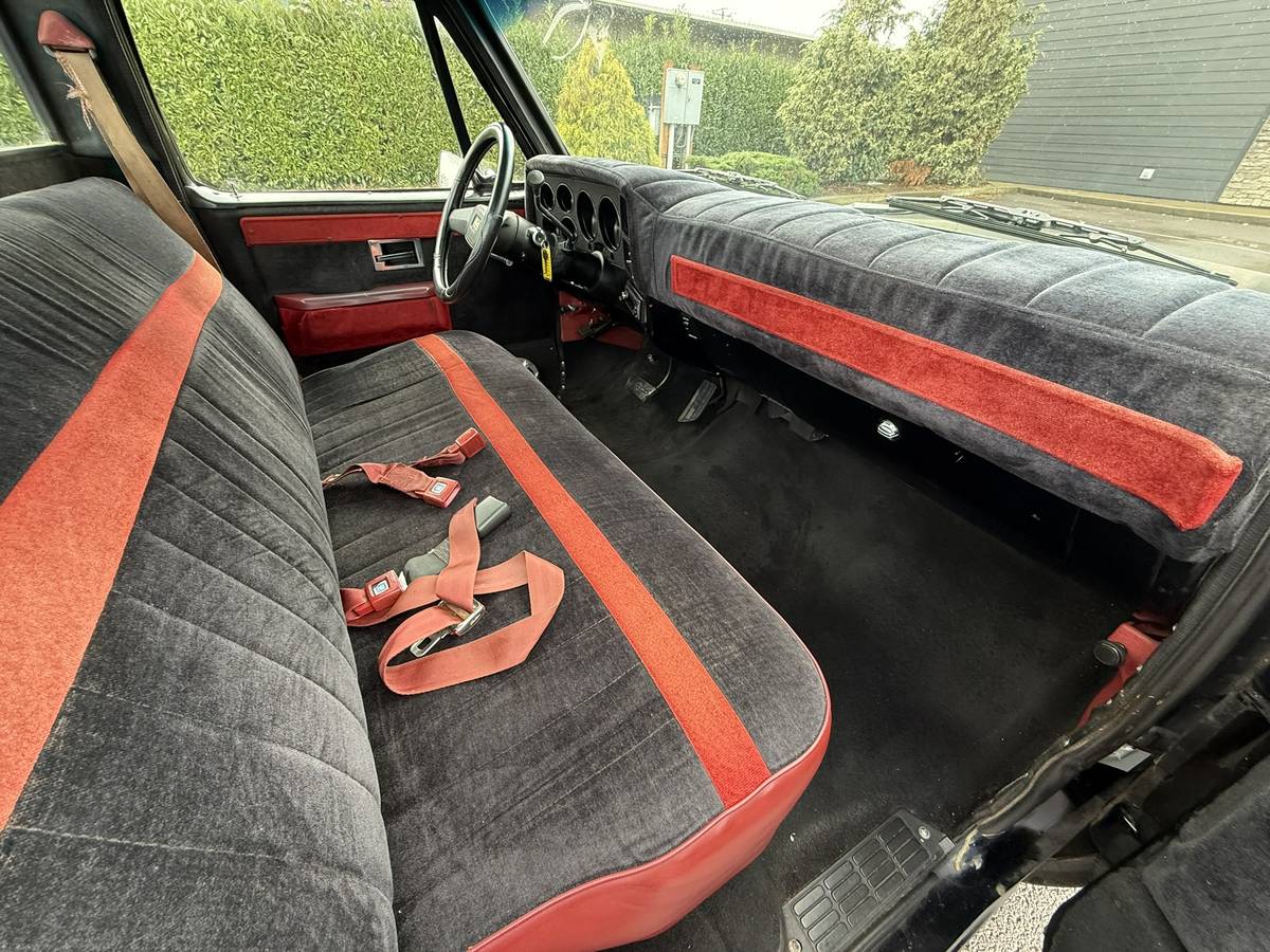 Gmc-ck-pickup-12-ton-1982-black-15