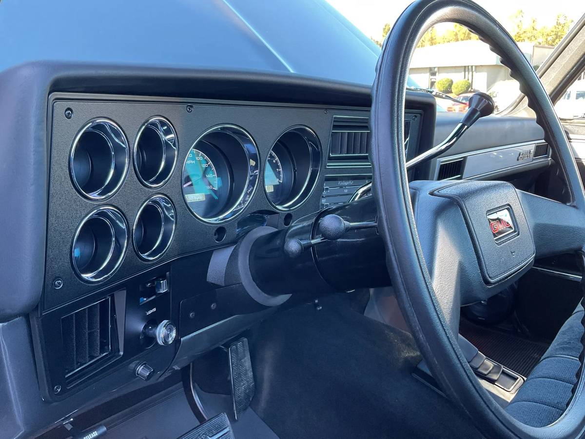 Gmc-ck-pickup-34-ton-1983-grey-1