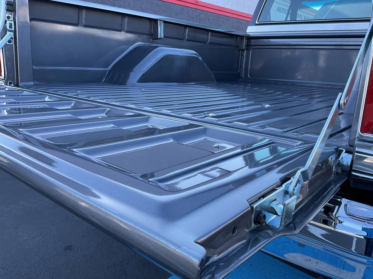 Gmc-ck-pickup-34-ton-1983-grey-2