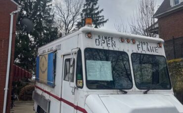 Gmc-grumman-1993-white-1