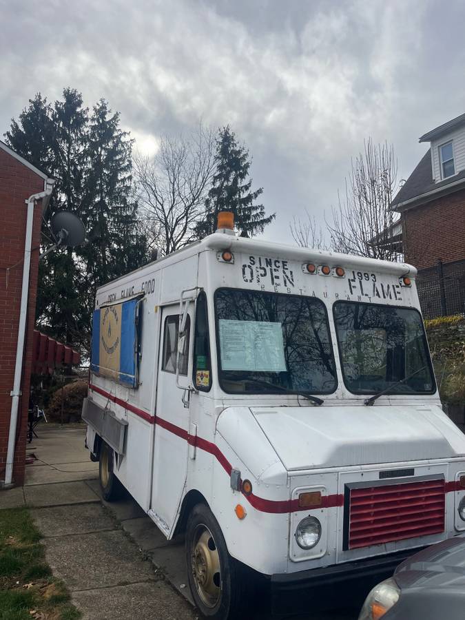 Gmc-grumman-1993-white-1