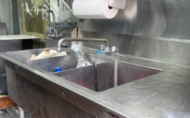 Gmc-grumman-1993-white-2