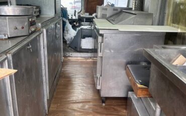 Gmc-grumman-1993-white-3