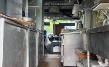 Gmc-grumman-1993-white