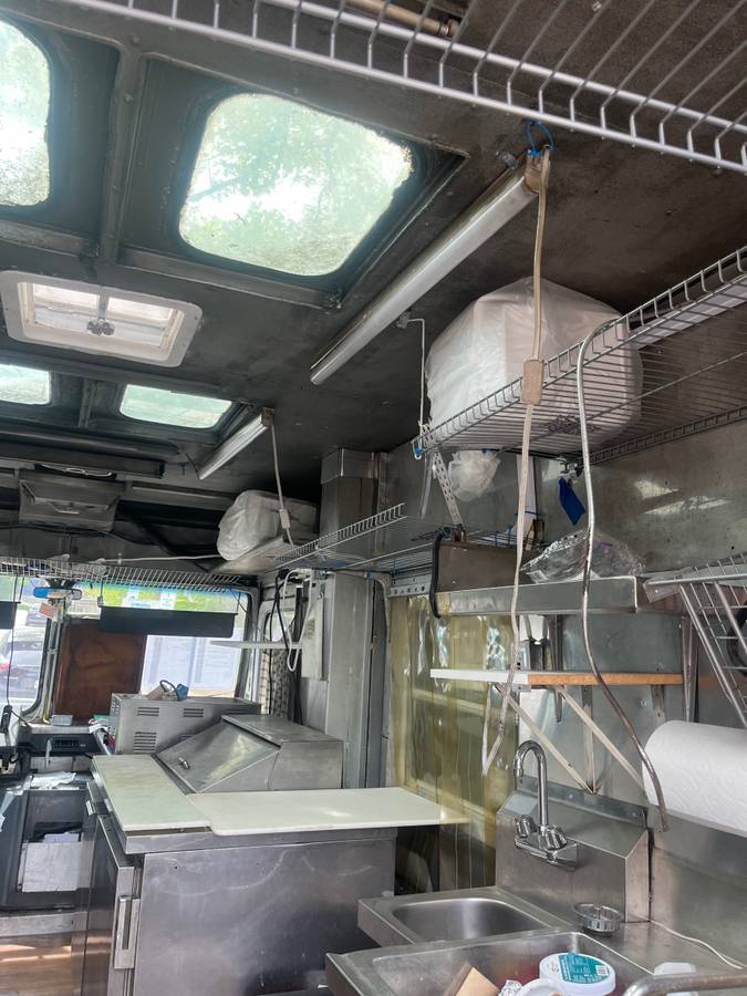 Gmc-grumman-1993-white-5