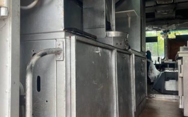 Gmc-grumman-1993-white-6