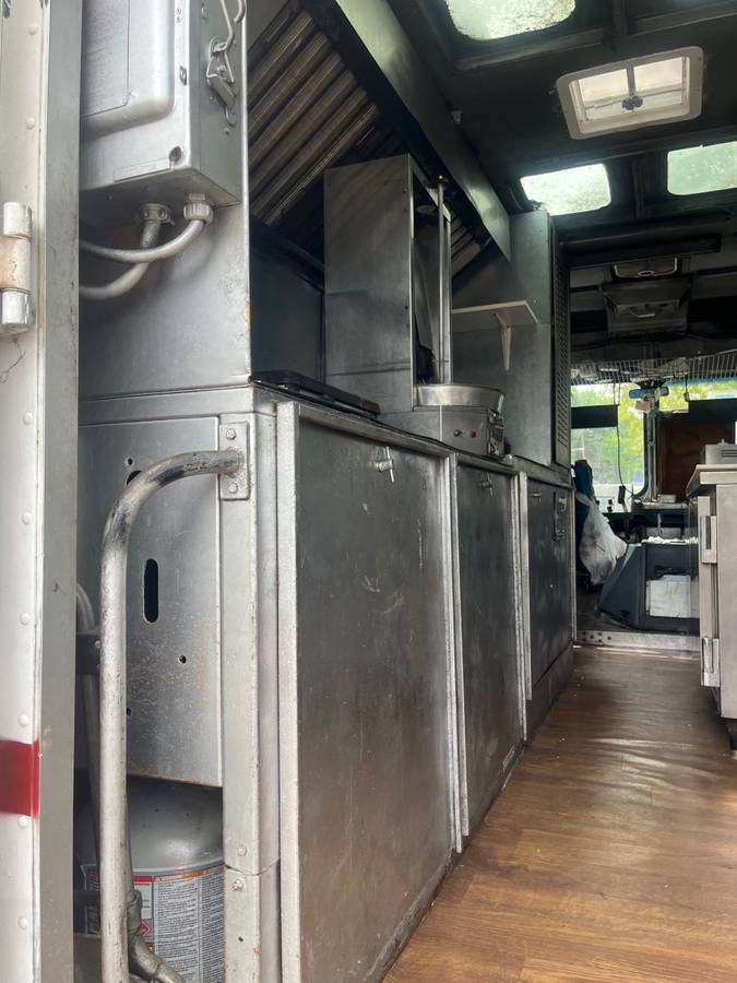 Gmc-grumman-1993-white-6