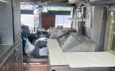 Gmc-grumman-1993-white-8