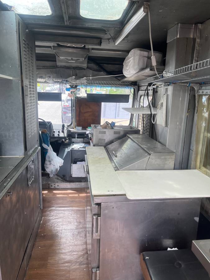 Gmc-grumman-1993-white-8