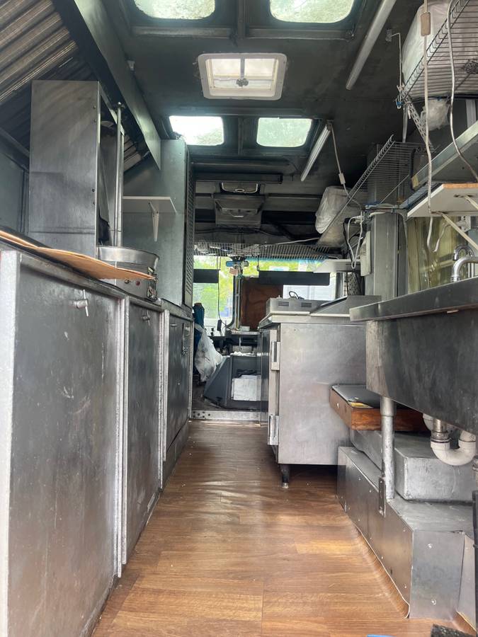 Gmc-grumman-1993-white