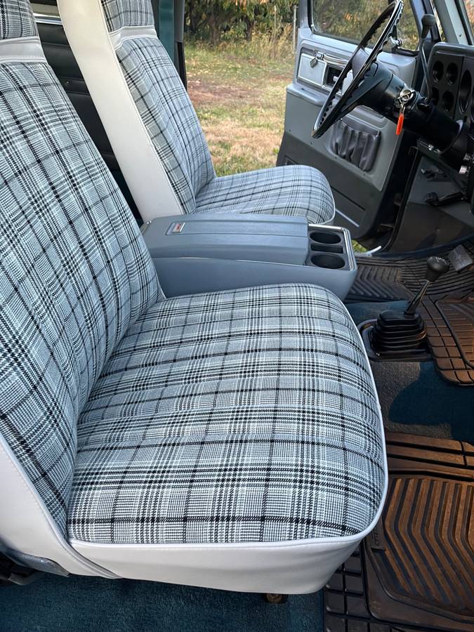 Gmc-jimmy-1979-grey-4