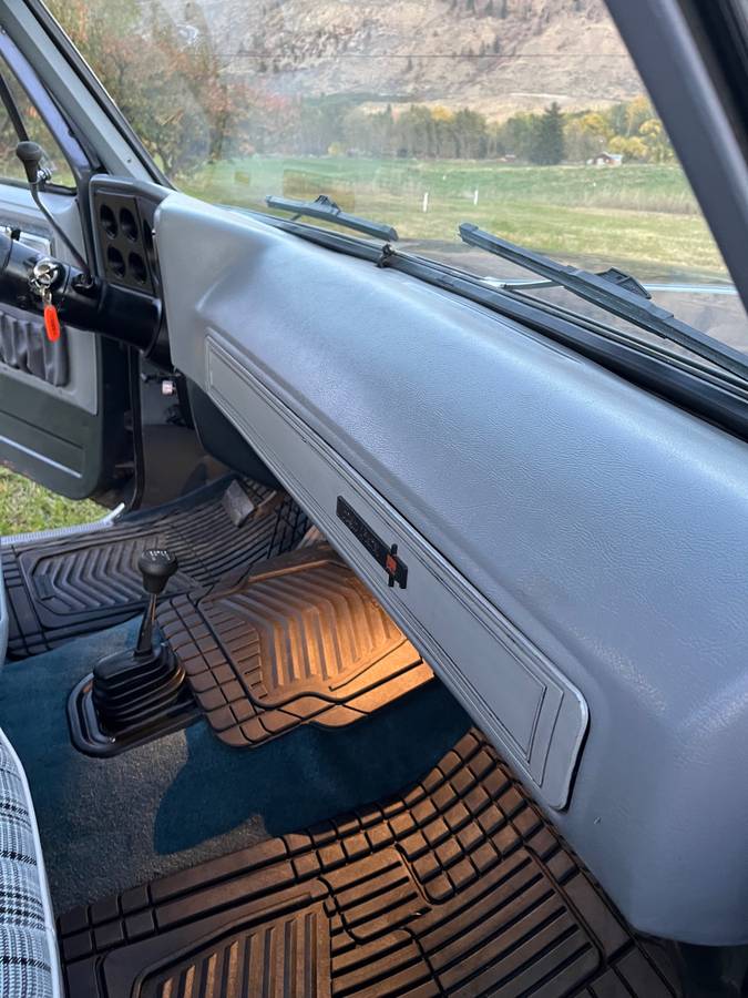 Gmc-jimmy-1979-grey-6