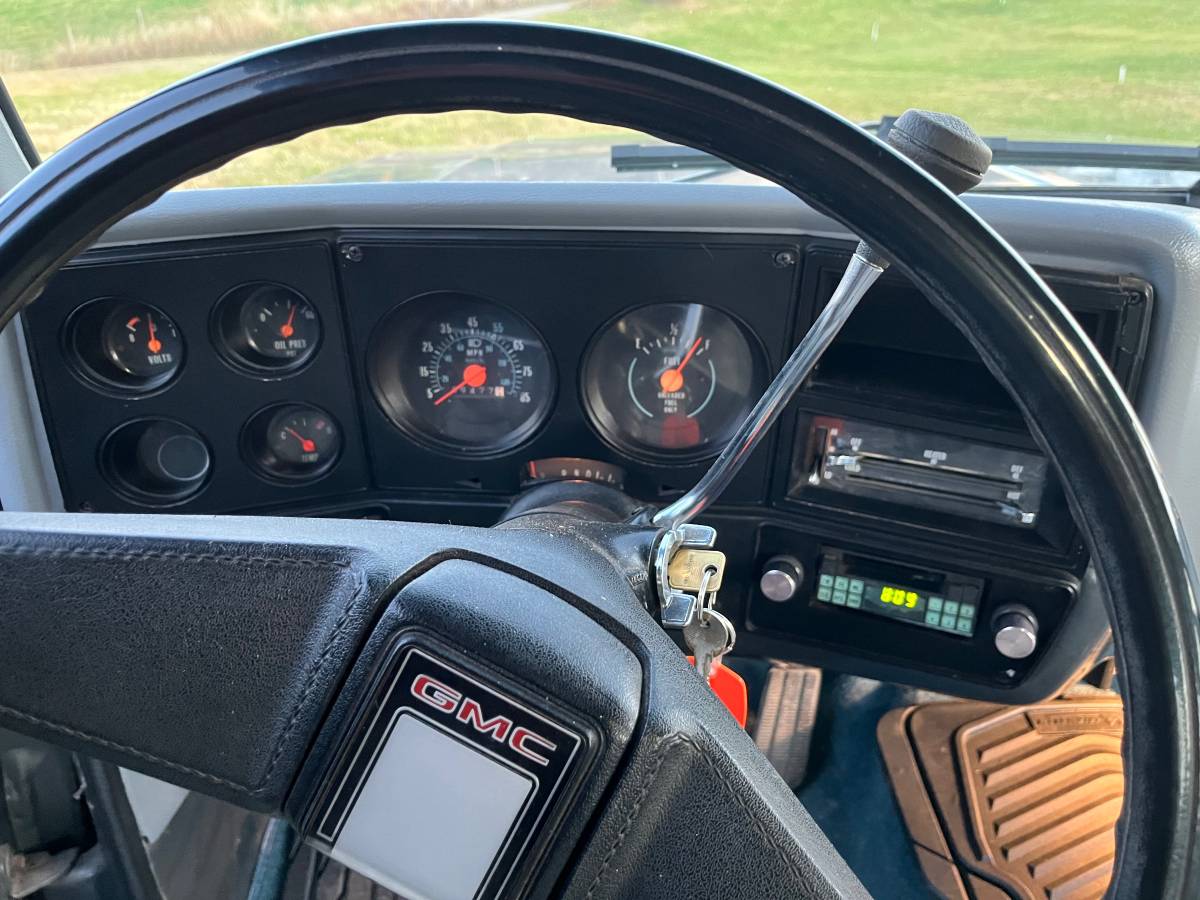 Gmc-jimmy-1979-grey-7