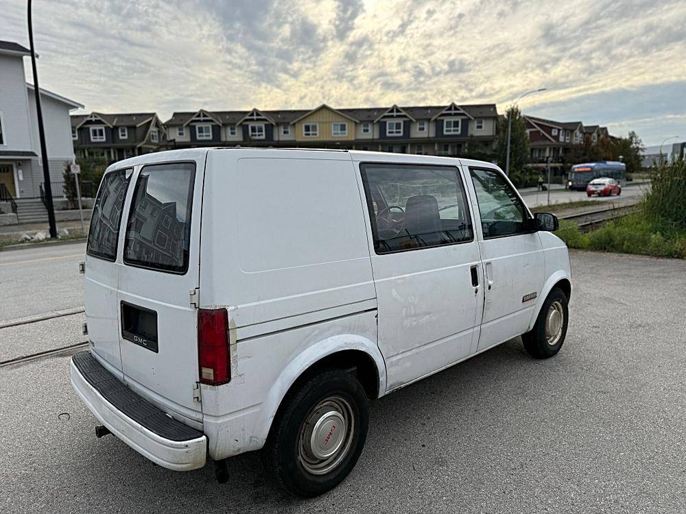 Gmc-safari-1988-white-12