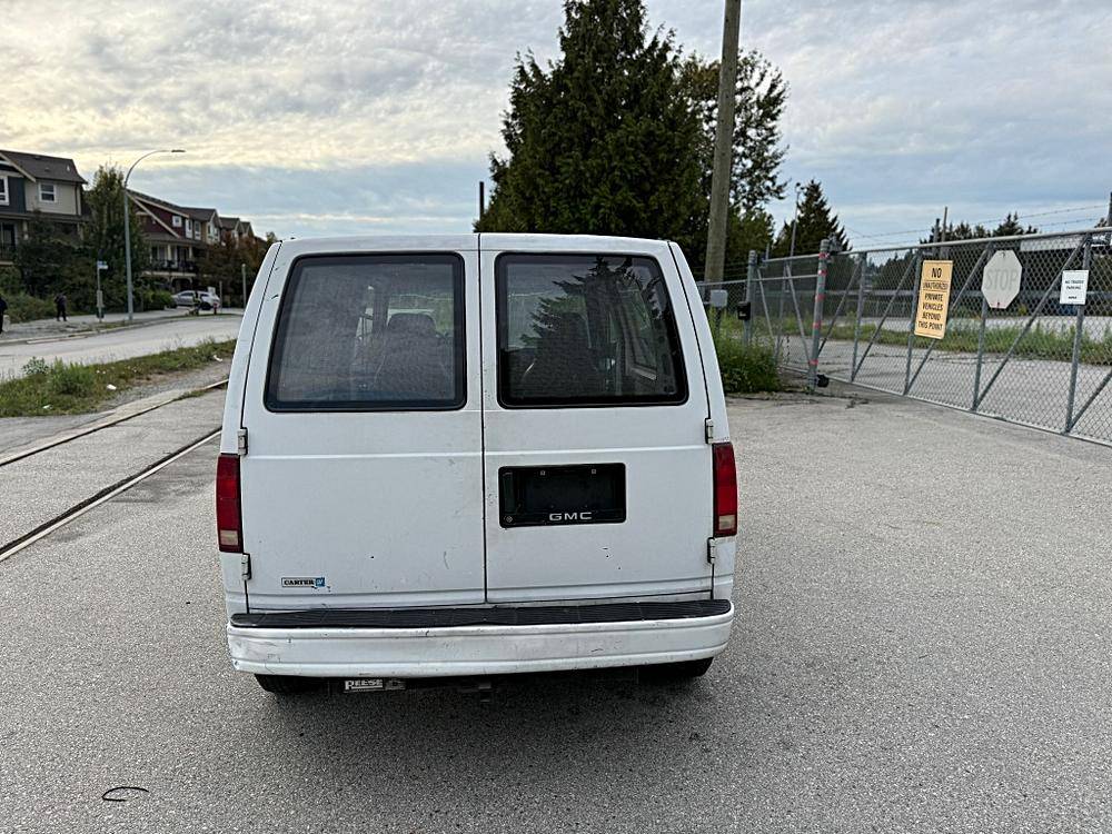 Gmc-safari-1988-white-15