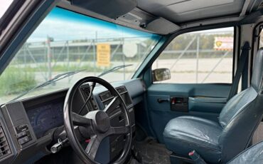 Gmc-safari-1988-white-16