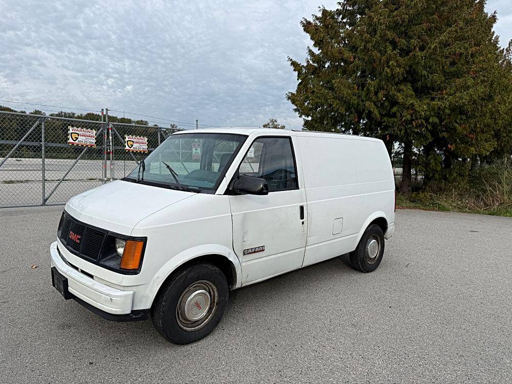 Gmc-safari-1988-white-9
