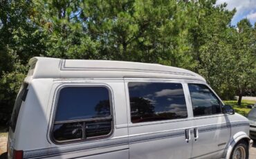 Gmc-safari-1996-white-1