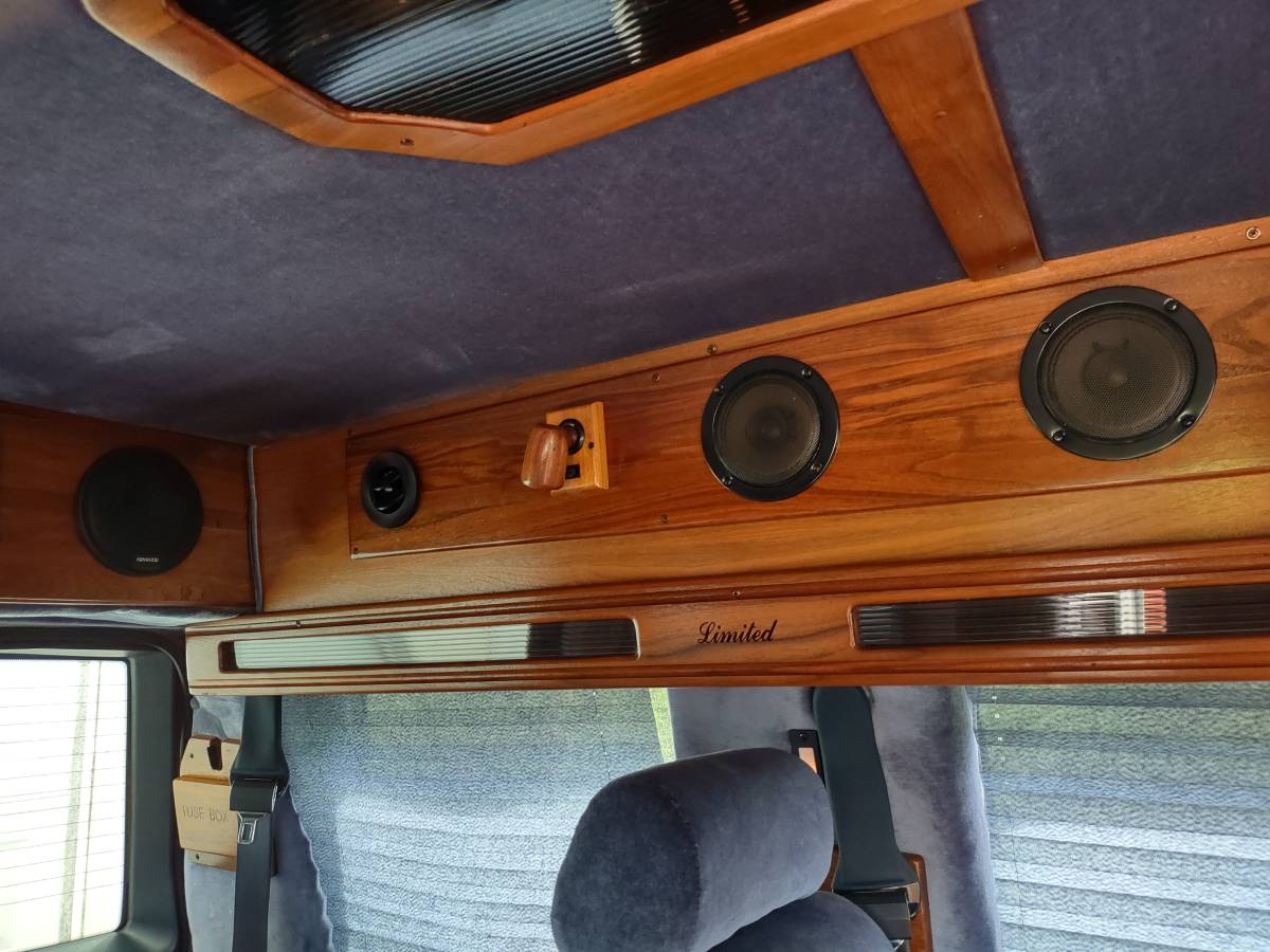 Gmc-safari-1996-white-3