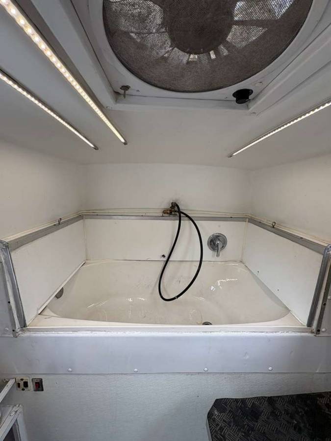 Gmc-savanna-3500-1996-white-1