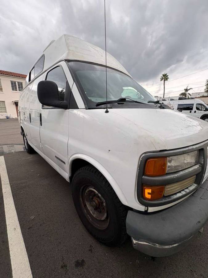 Gmc-savanna-3500-1996-white-12