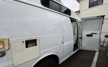 Gmc-savanna-3500-1996-white-15