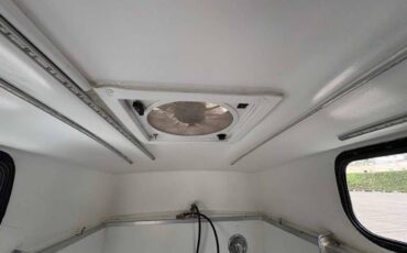 Gmc-savanna-3500-1996-white-16