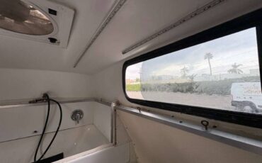 Gmc-savanna-3500-1996-white-17