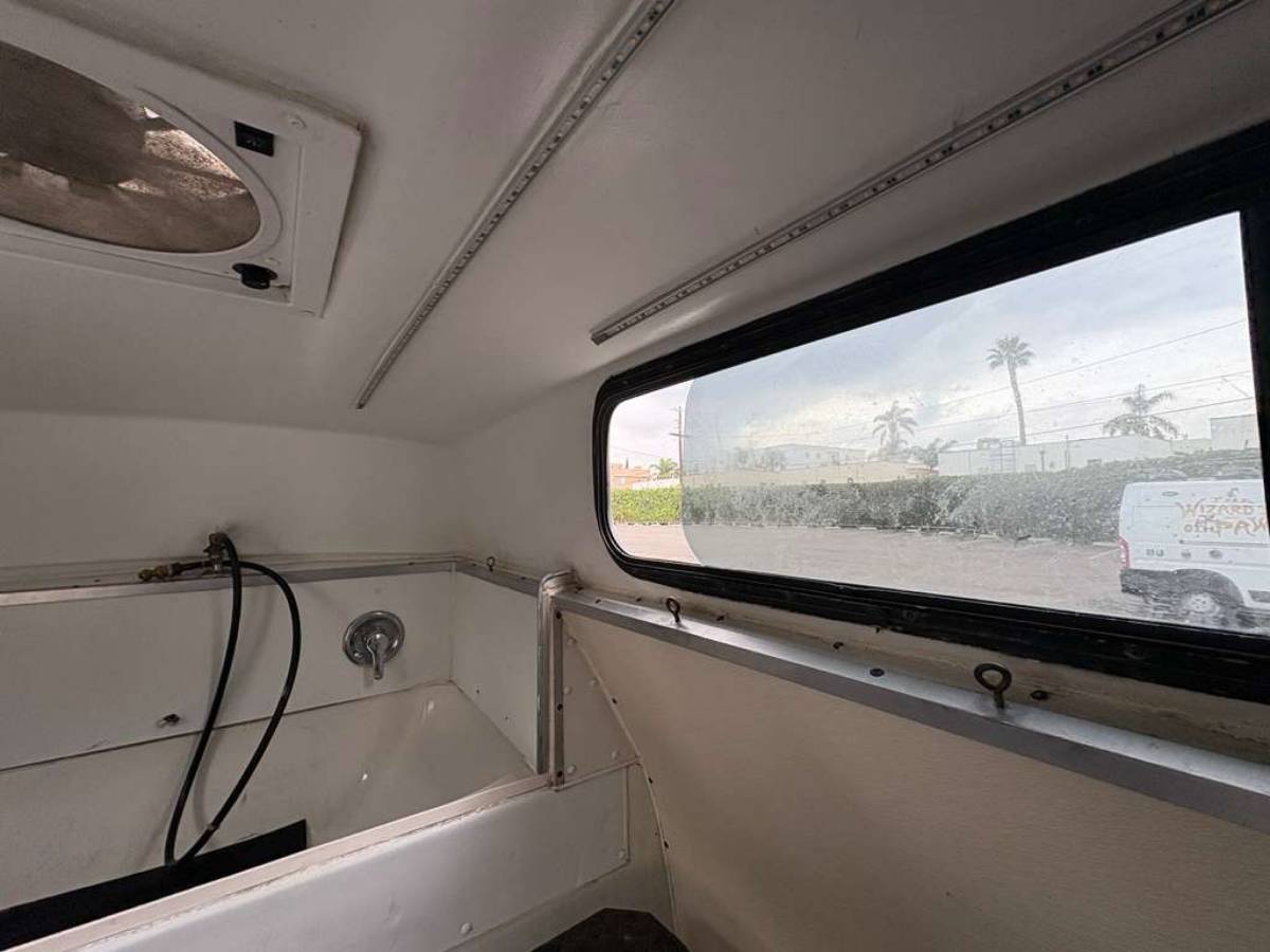 Gmc-savanna-3500-1996-white-17