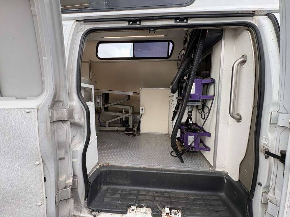 Gmc-savanna-3500-1996-white-20