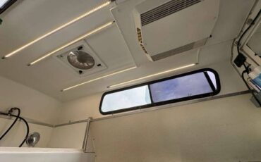 Gmc-savanna-3500-1996-white-22