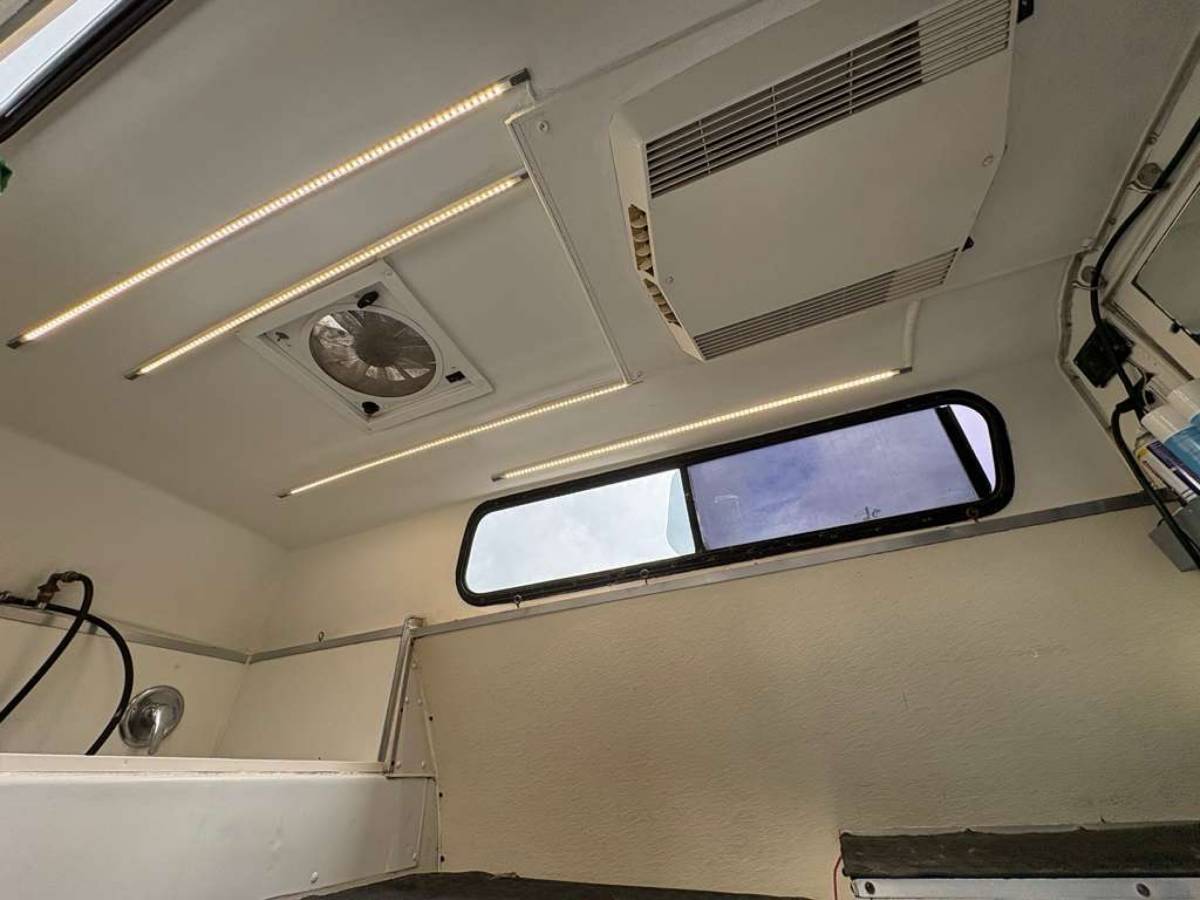 Gmc-savanna-3500-1996-white-22