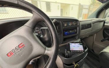 Gmc-savanna-3500-1996-white-23