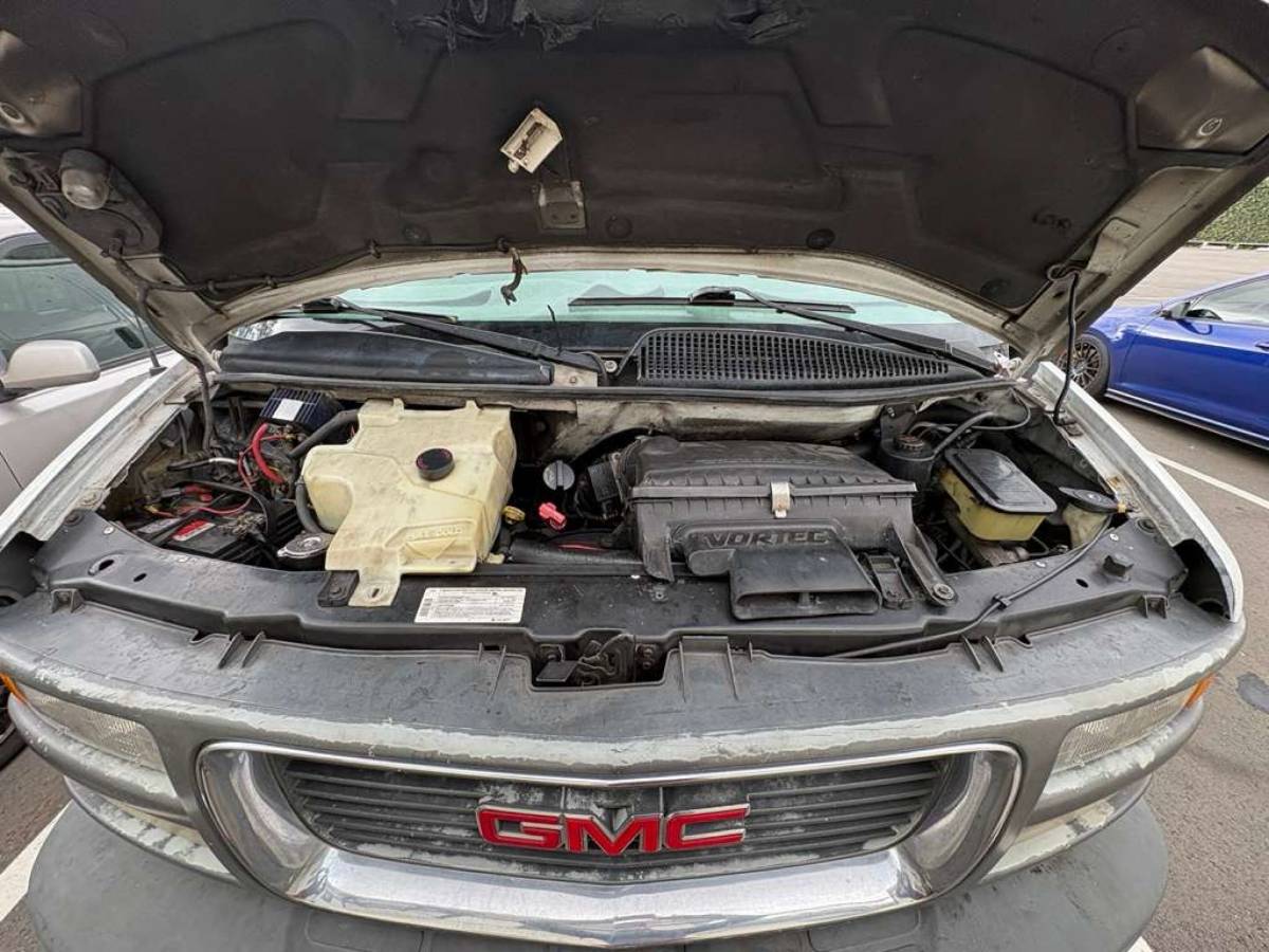 Gmc-savanna-3500-1996-white-8