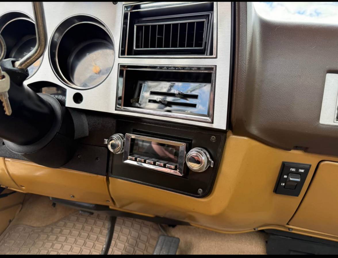 Gmc-sierra-1500-1984-16