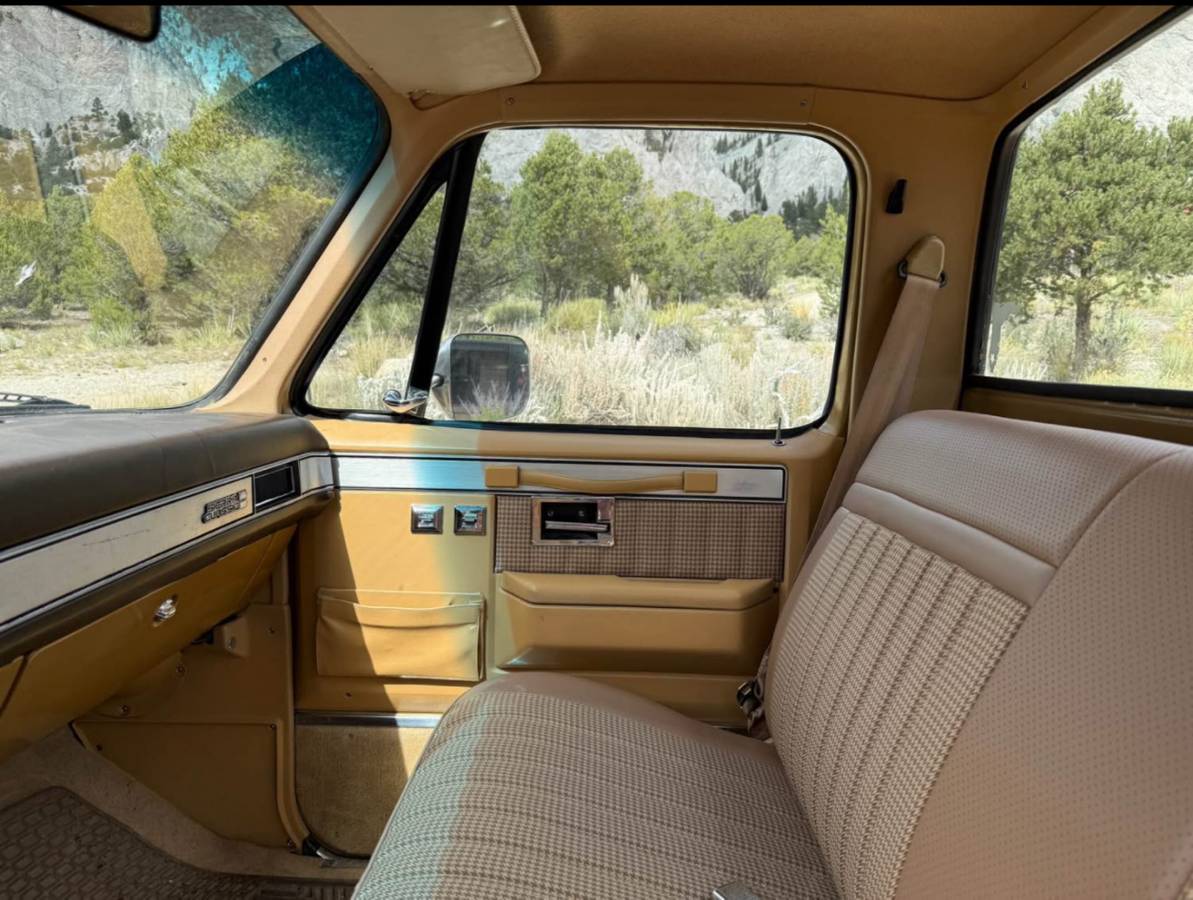 Gmc-sierra-1500-1984-8