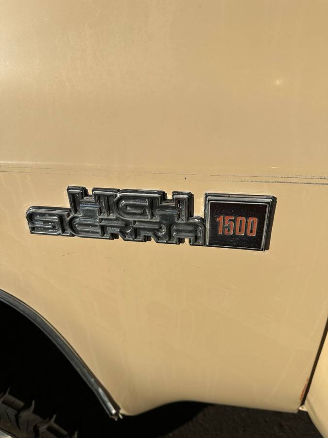 Gmc-sierra-1500-1985-custom-10