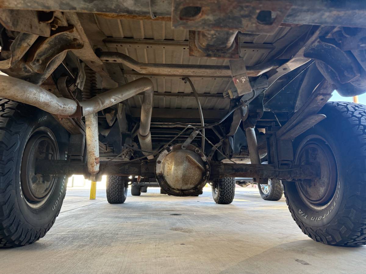 Gmc-sierra-1500-1985-custom-13