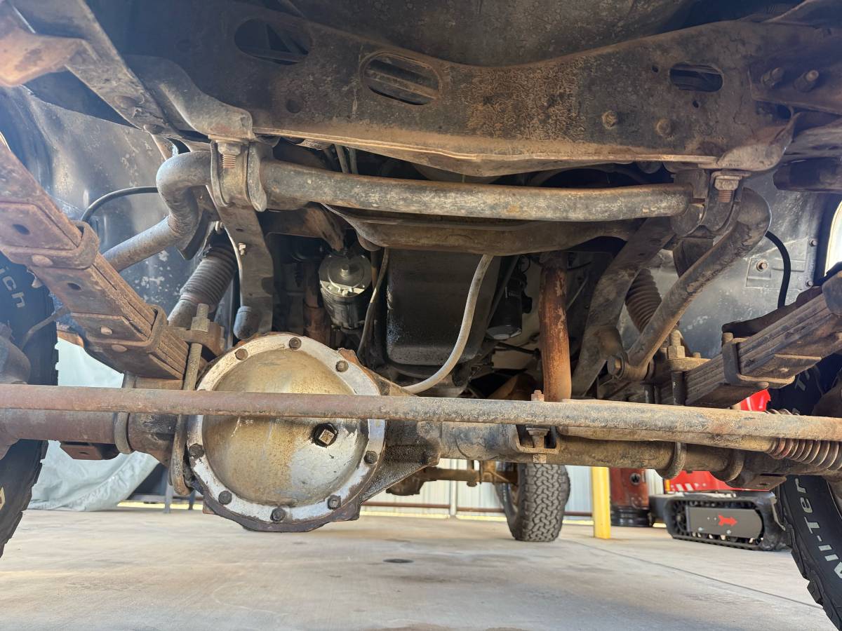 Gmc-sierra-1500-1985-custom-14