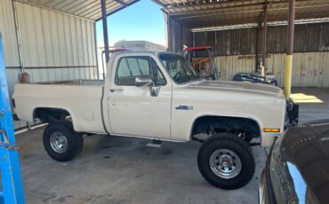 Gmc-sierra-1500-1985-custom-16