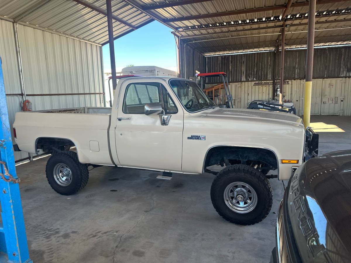 Gmc-sierra-1500-1985-custom-16