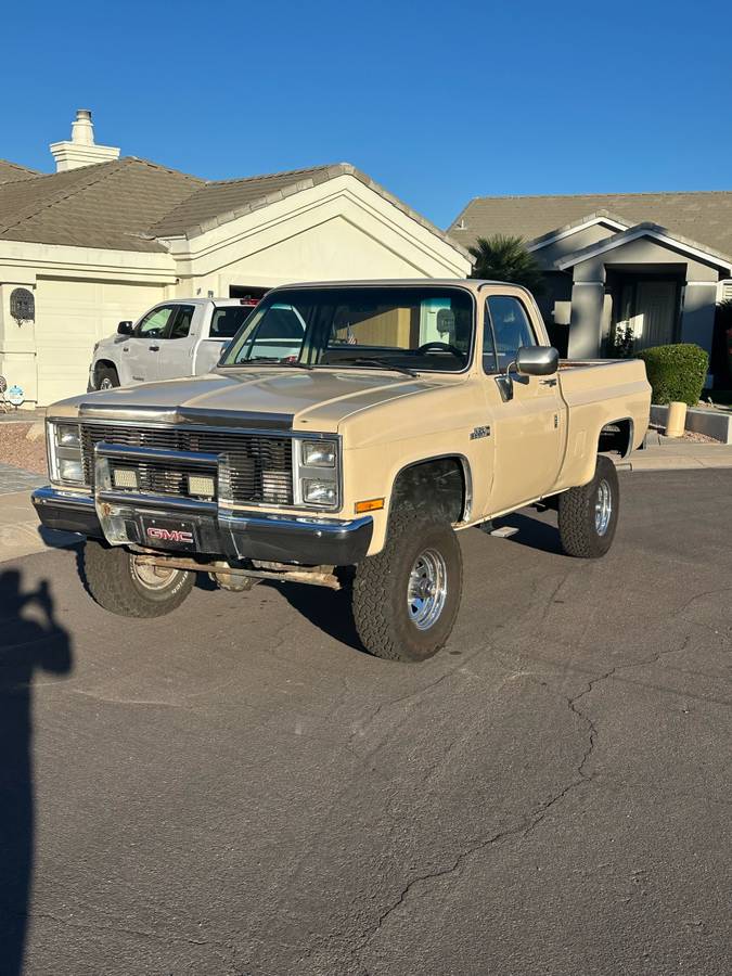 Gmc-sierra-1500-1985-custom-4