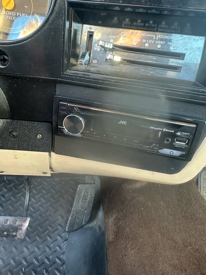 Gmc-sierra-1500-1985-custom-9