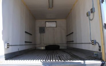 Gmc-sierra-c6000-diesel-1981-red-17