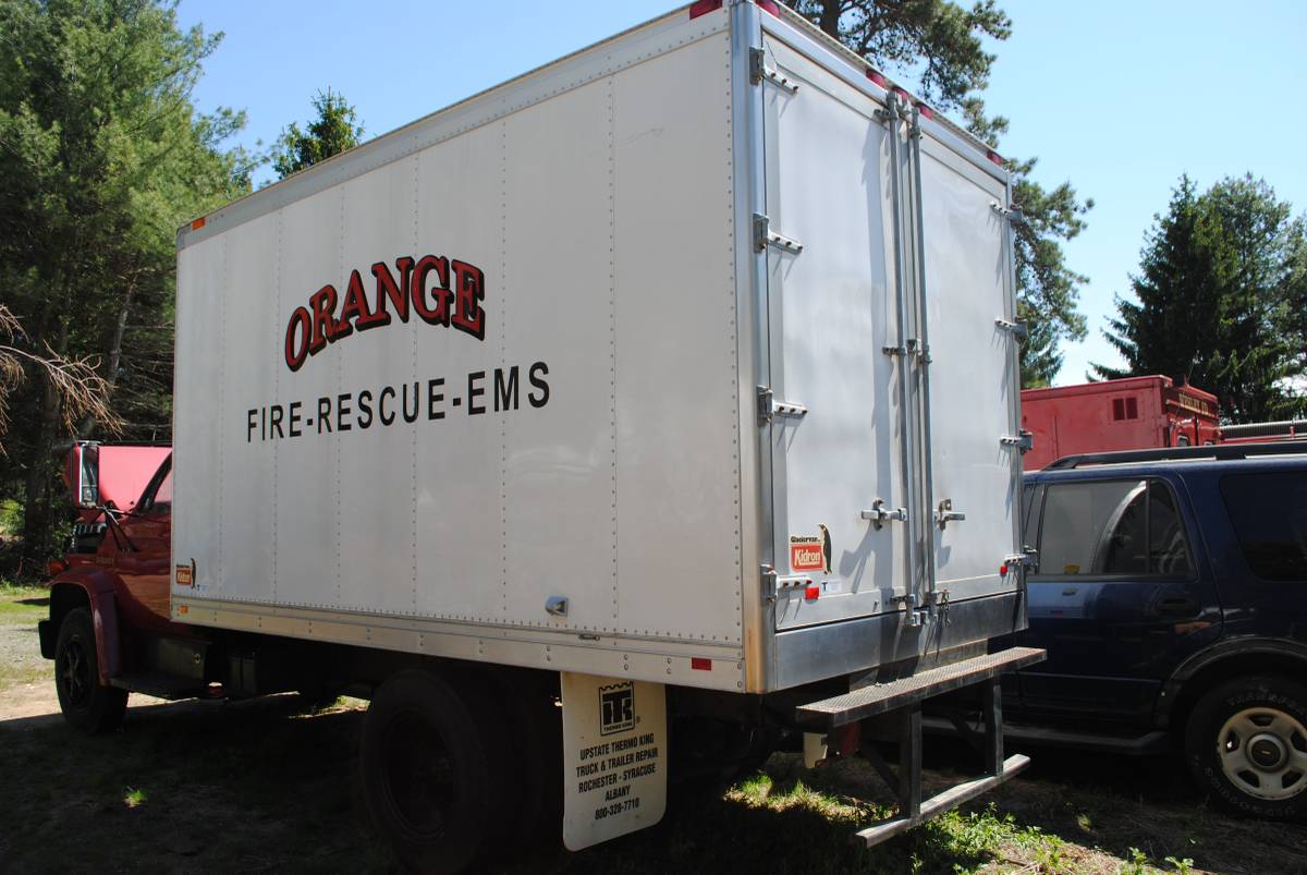 Gmc-sierra-c6000-diesel-1981-red-2